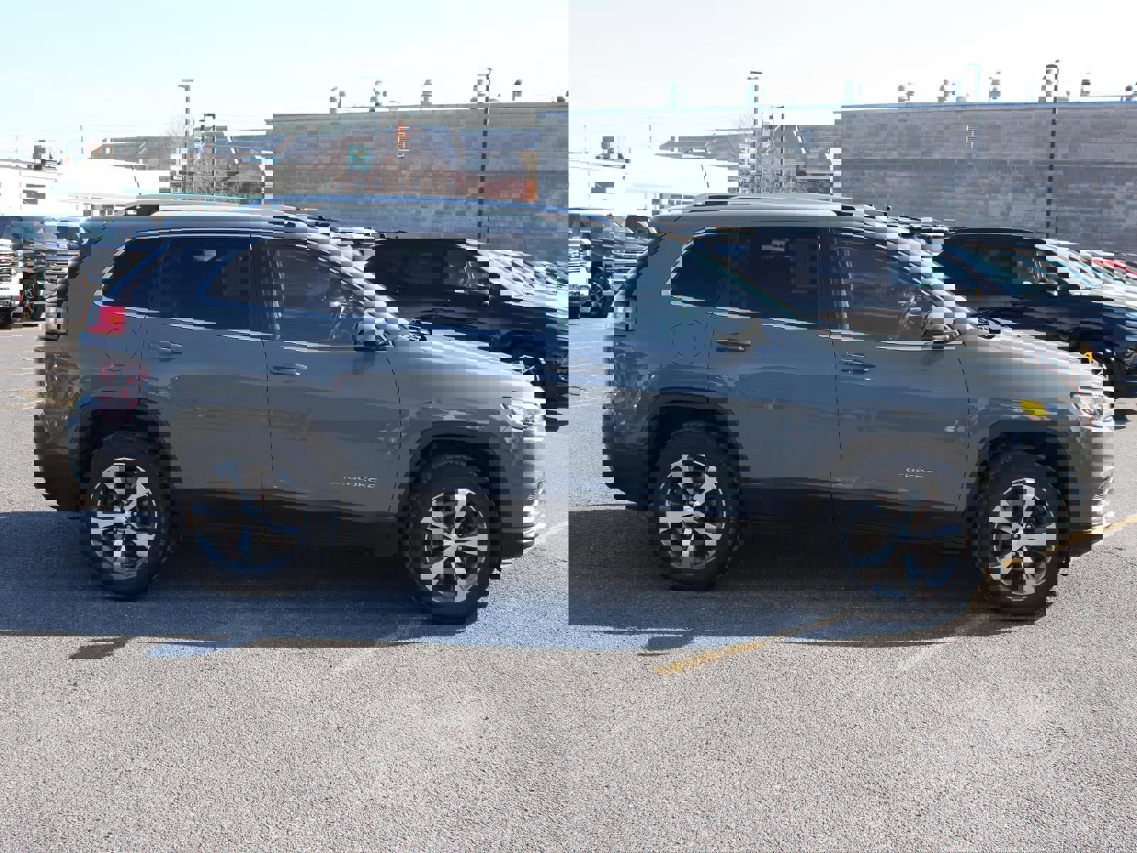 Used 2019 Jeep Cherokee Limited image 4