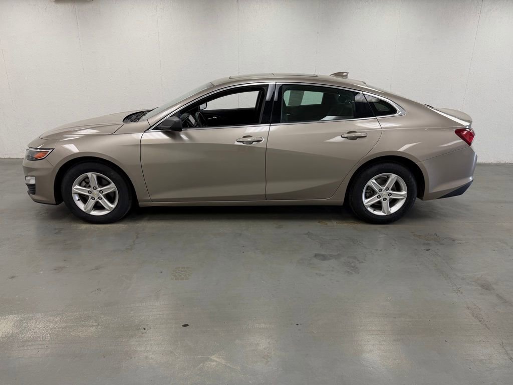 Used 2022 Chevrolet Malibu LT FWD image 2