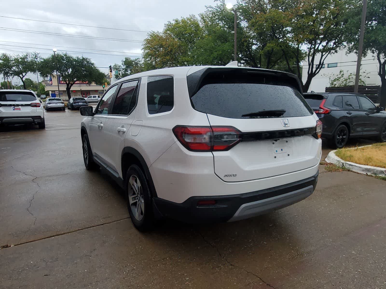 Used 2024 Honda Pilot EX-L image 4