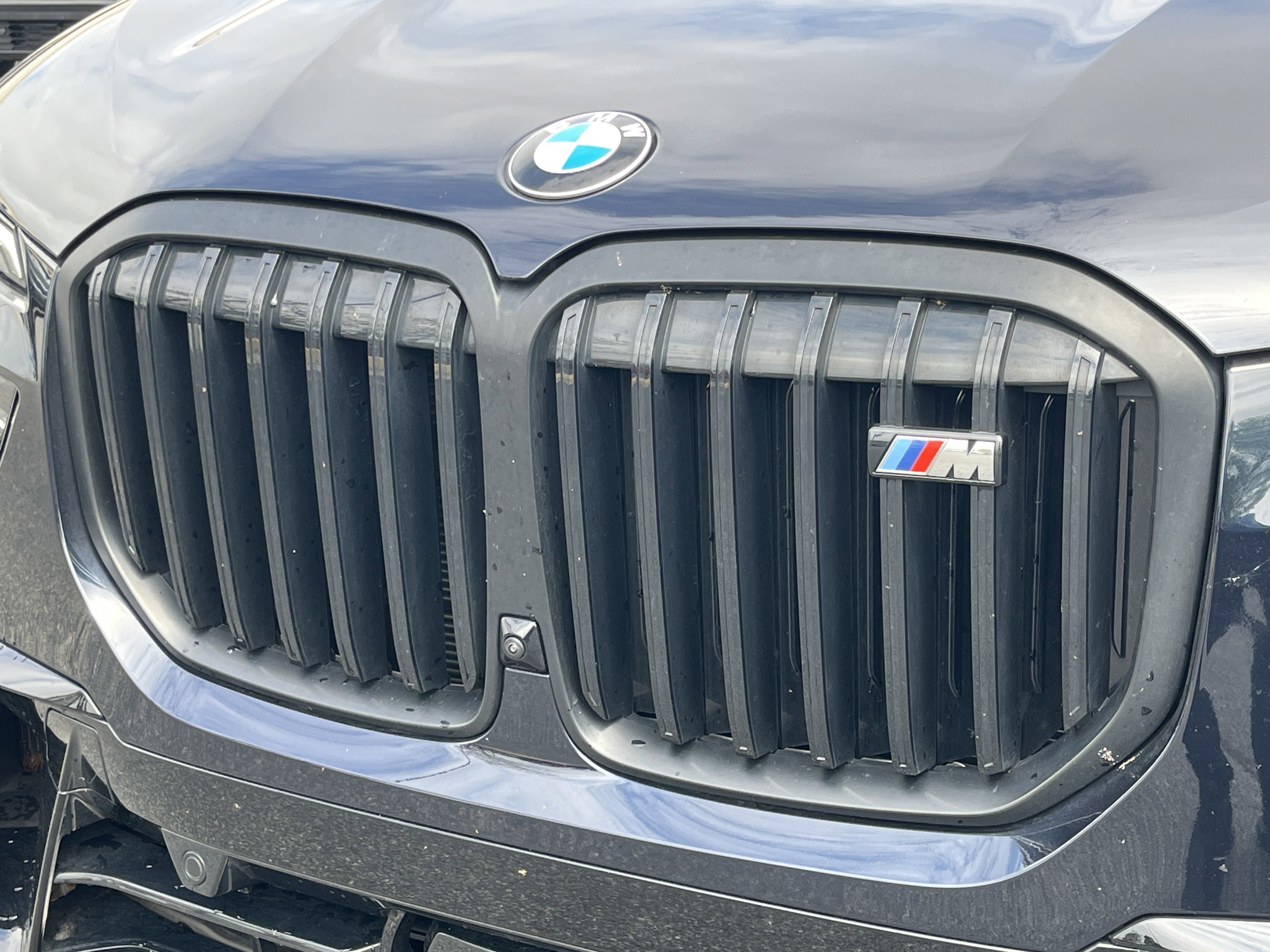 Used 2025 BMW X7 M60i w/ Executive Package image 31