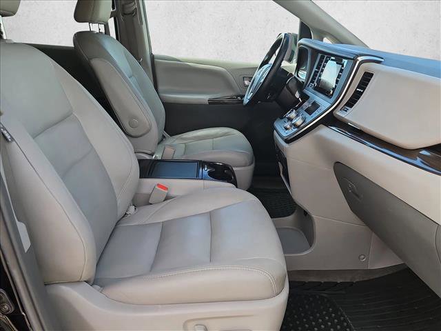 Used 2018 Toyota Sienna XLE FWD image 23