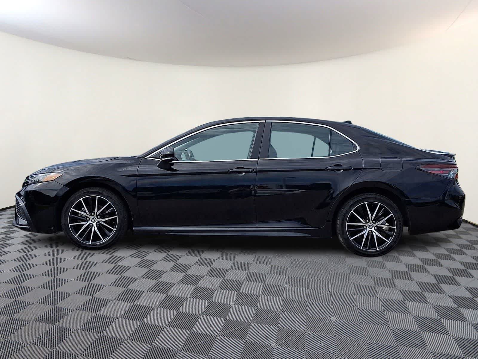Used 2023 Toyota Camry SE FWD image 8