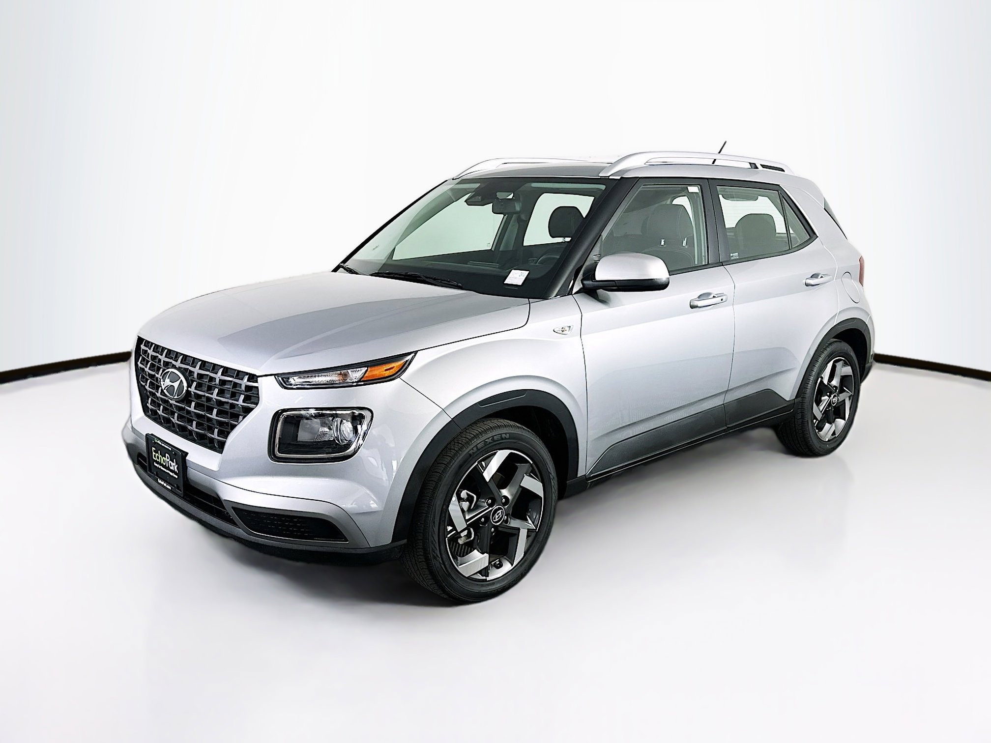 Used 2025 Hyundai Venue SEL image 3