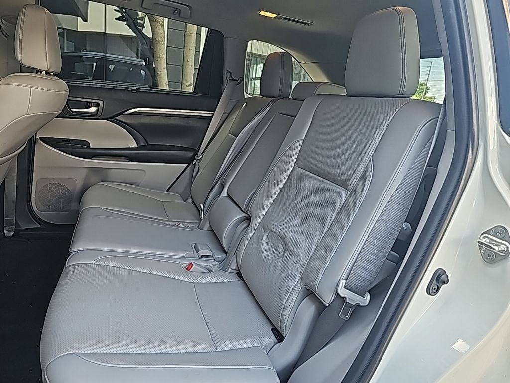 Used 2019 Toyota Highlander Limited FWD image 11