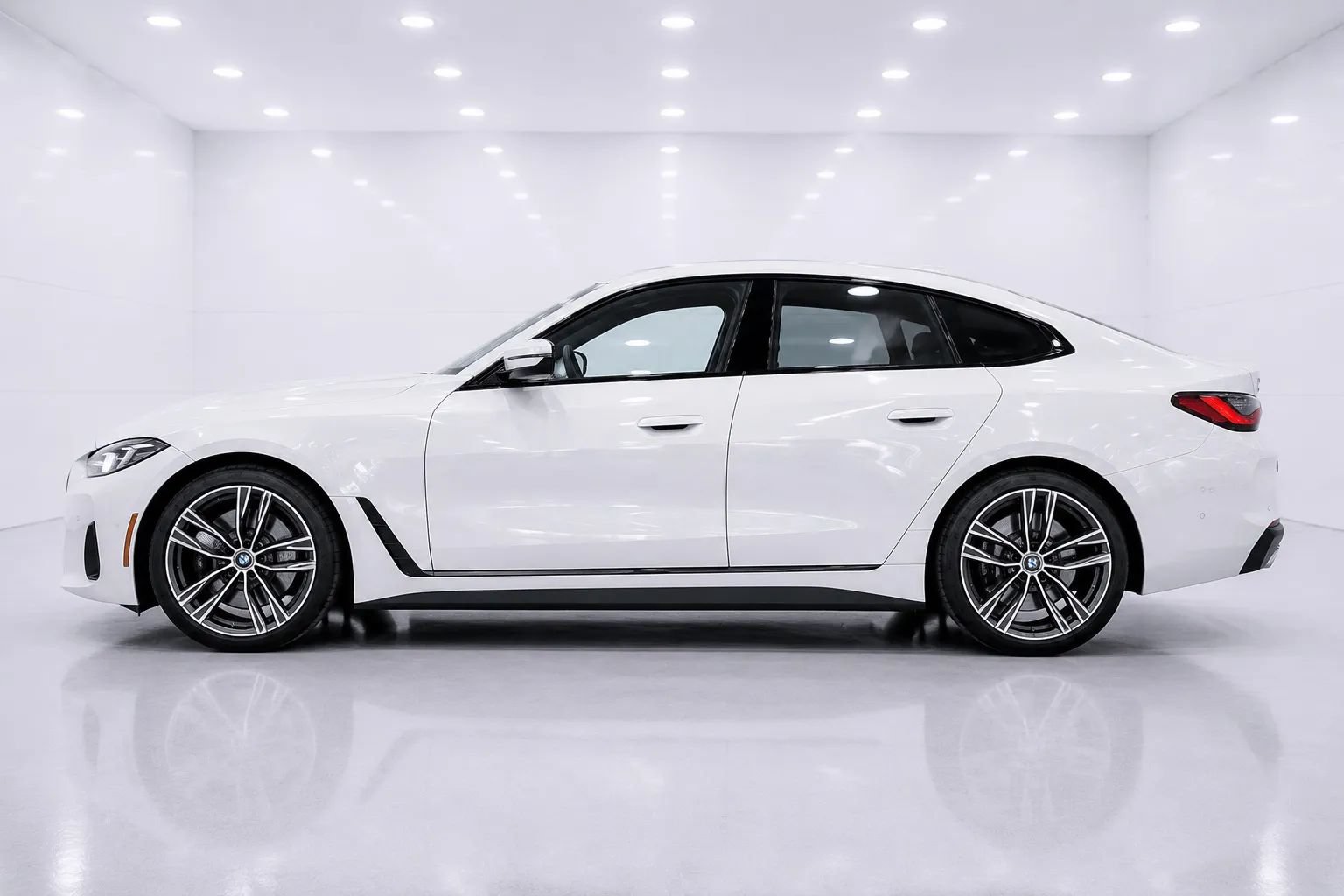 Used 2025 BMW 430i xDrive w/ Premium Package AWD/4WD image 2