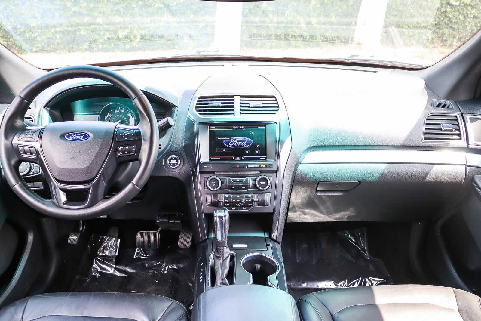 Used 2016 Ford Explorer XLT w/ Equipment Group 202A AWD/4WD image 13