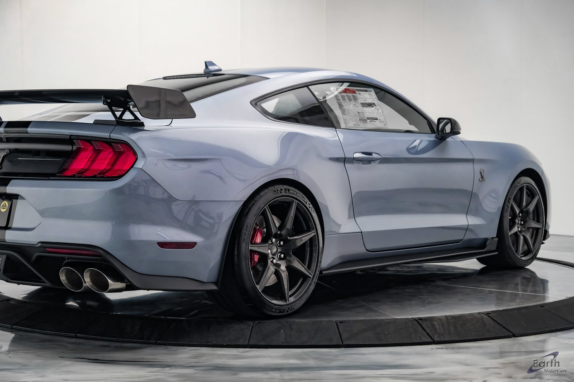 Used 2022 Ford Mustang Shelby GT500 w/ Carbon Fiber Track Pack RWD image 17