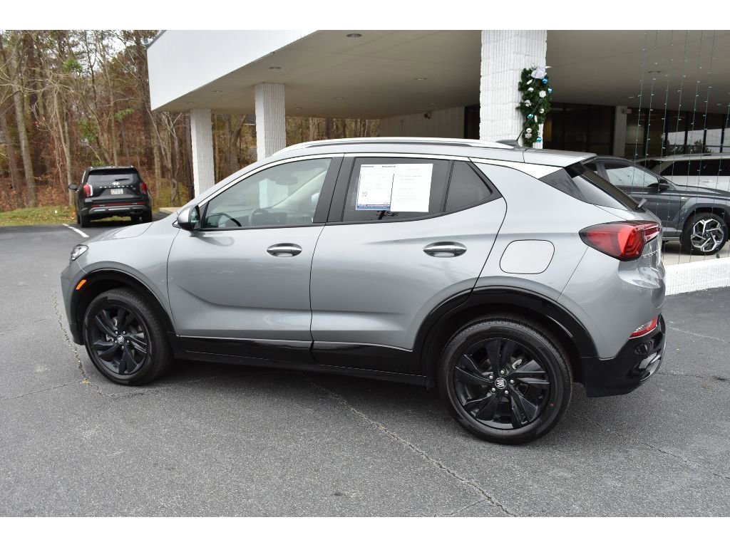 Used 2024 Buick Encore GX Sport Touring image 2