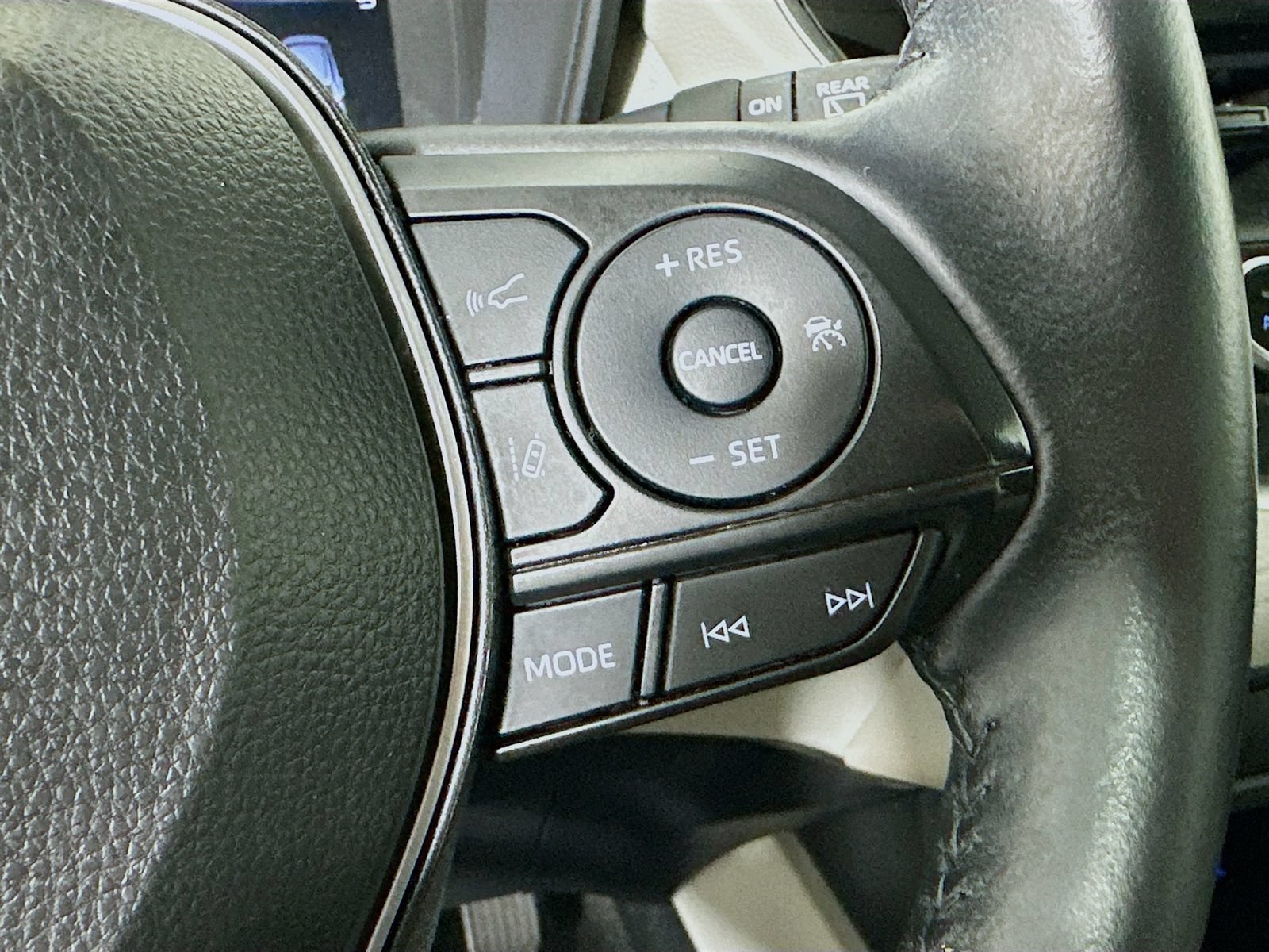 Used 2022 Toyota Corolla Cross LE AWD/4WD image 19