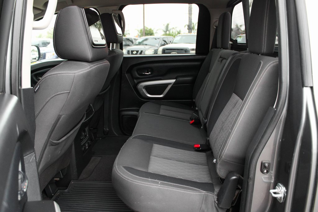 Used 2021 Nissan Titan SV w/ SV Convenience Package image 35