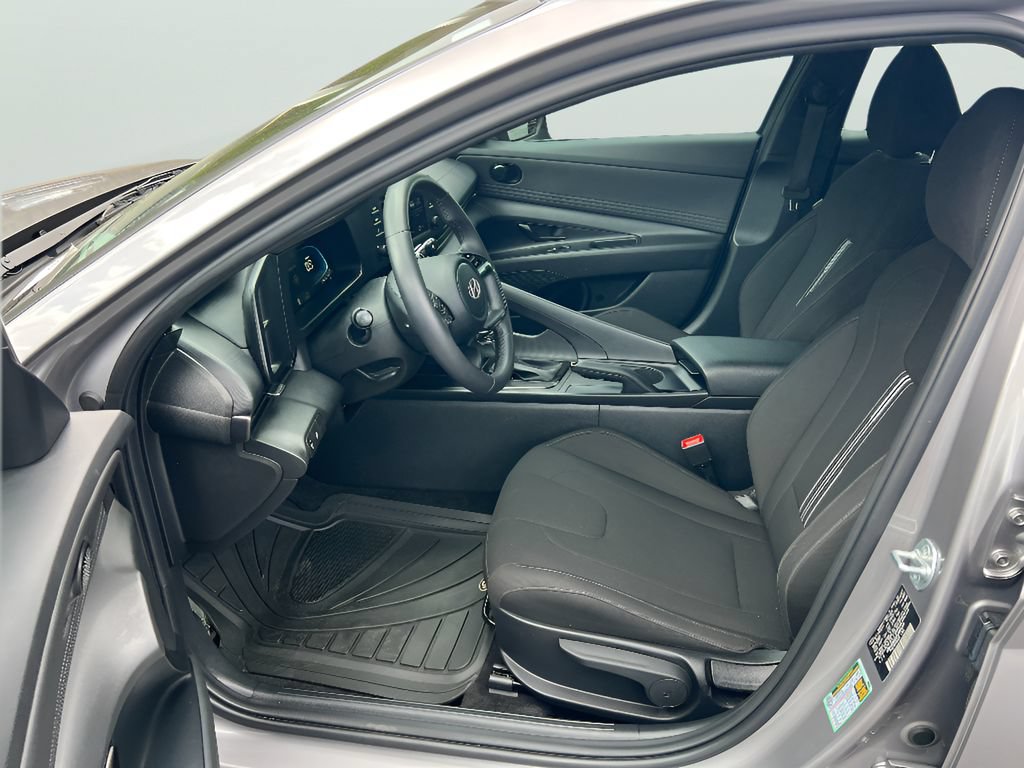 Used 2025 Hyundai Elantra Sport FWD image 10