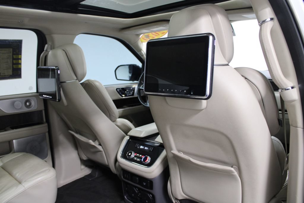 Used 2020 Lincoln Navigator L Reserve w/ Luxury Package AWD/4WD image 35