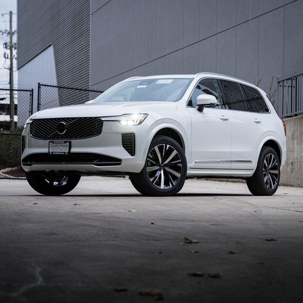 New 2026 Volvo XC90 B5 Core
