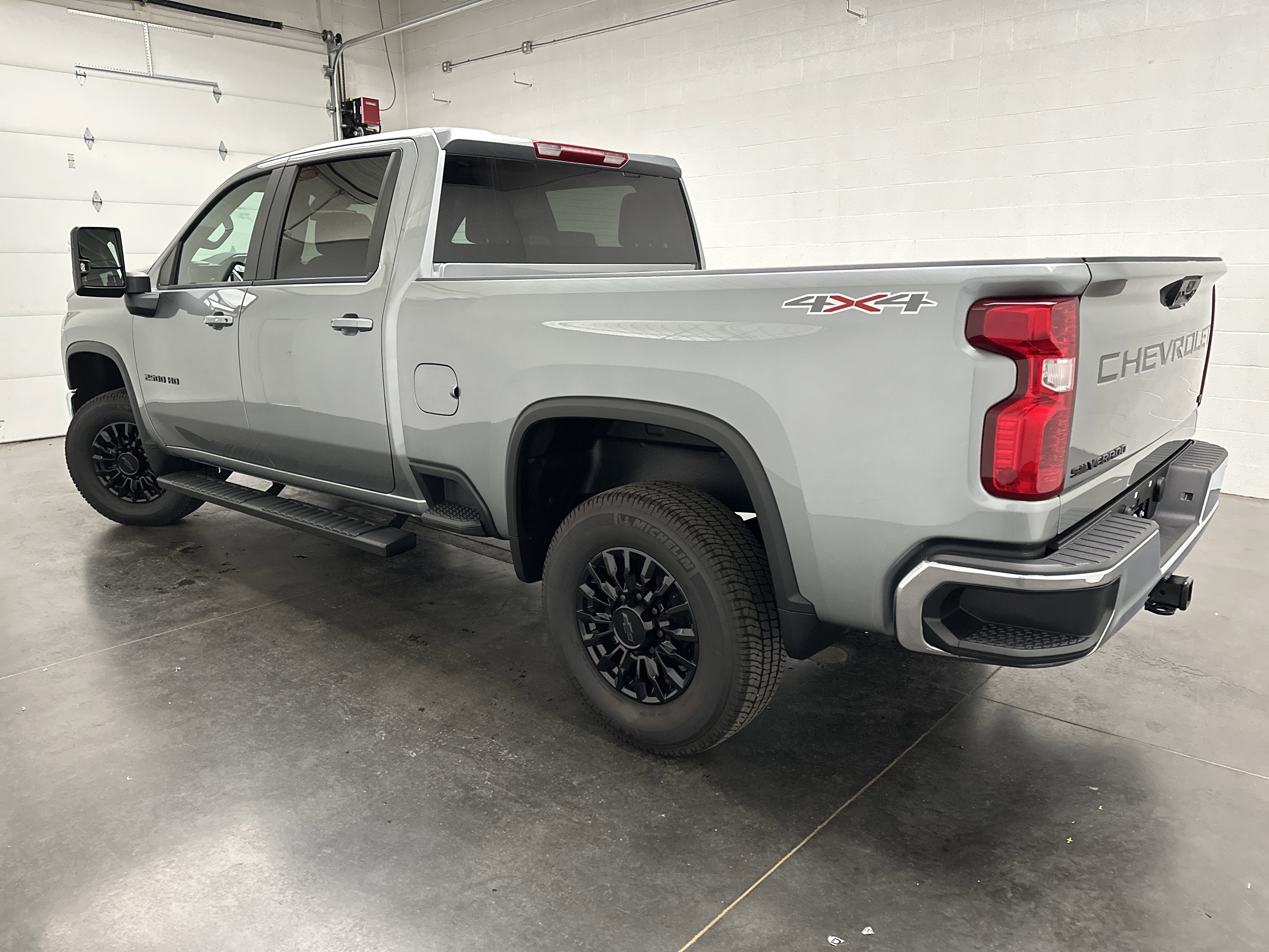 Used 2024 Chevrolet Silverado 2500 LT w/ Convenience Package image 6