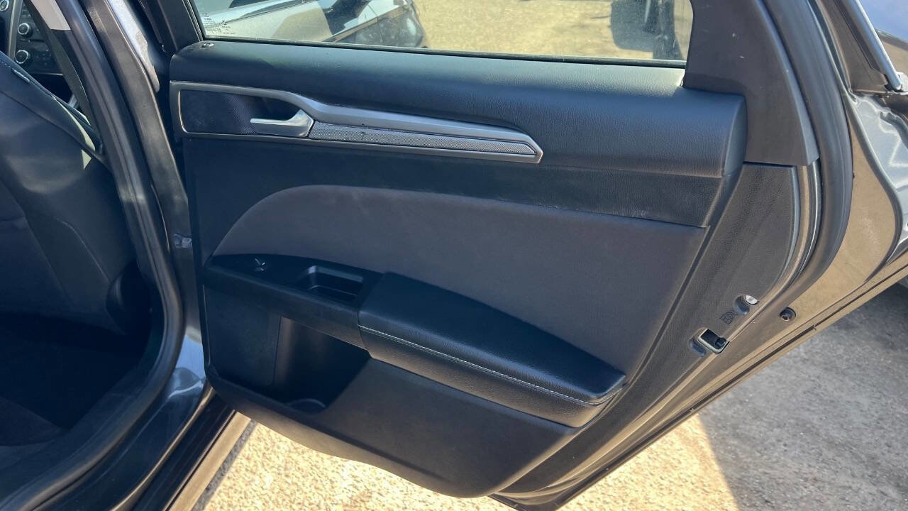 Used 2017 Ford Fusion SE image 24