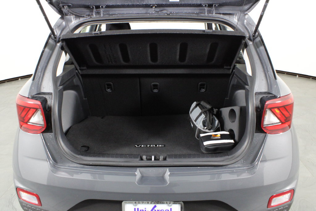 Certified 2025 Hyundai Venue SEL FWD image 18