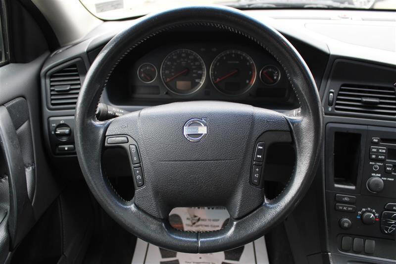 Used 2004 Volvo V70 AWD/4WD image 16