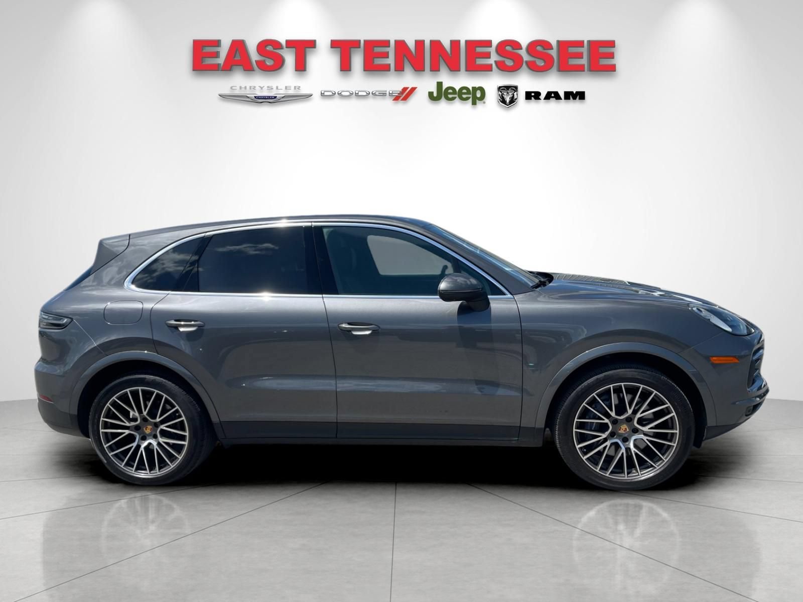 Used 2023 Porsche Cayenne AWD/4WD image 2