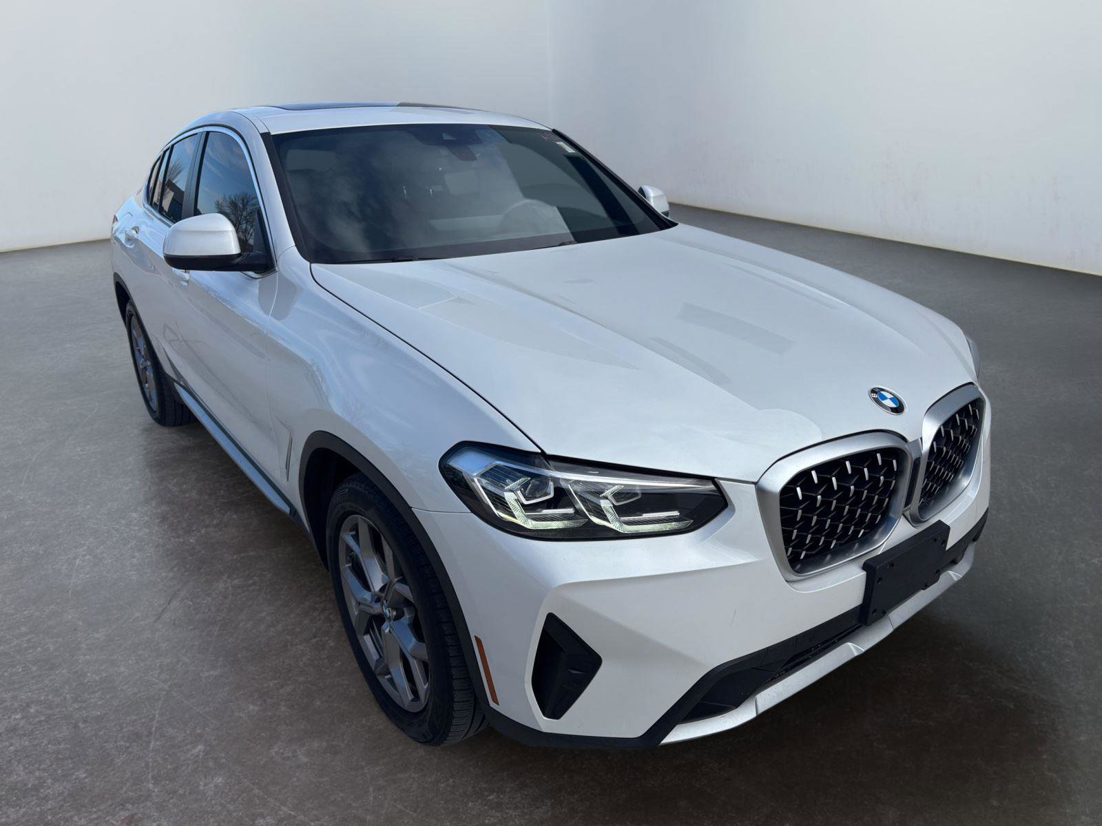 Used 2022 BMW X4 xDrive30i w/ Convenience Package image 11