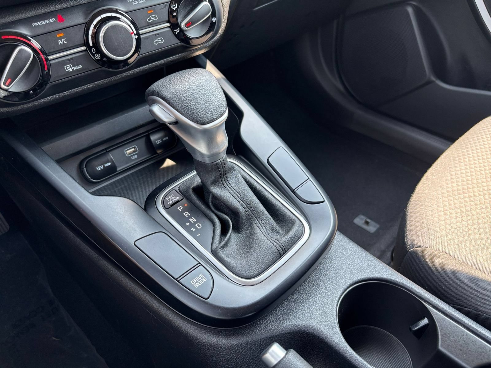 Used 2025 Kia Soul LX w/ LX Technology Package FWD image 38