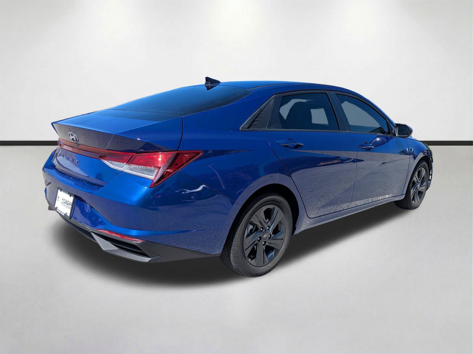 Used 2023 Hyundai Elantra SEL w/ Cargo Package FWD image 5