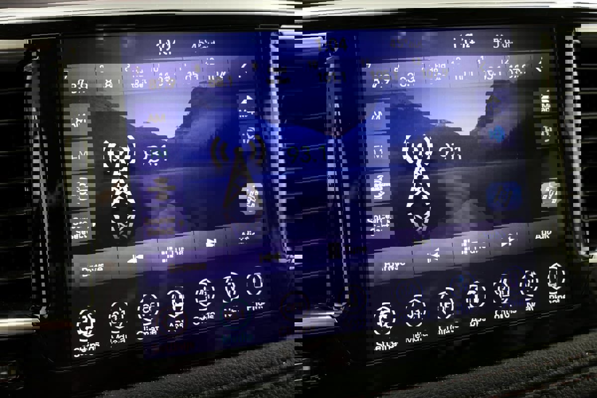 Used 2019 Chrysler Pacifica Limited w/ Tire & Wheel Group image 54