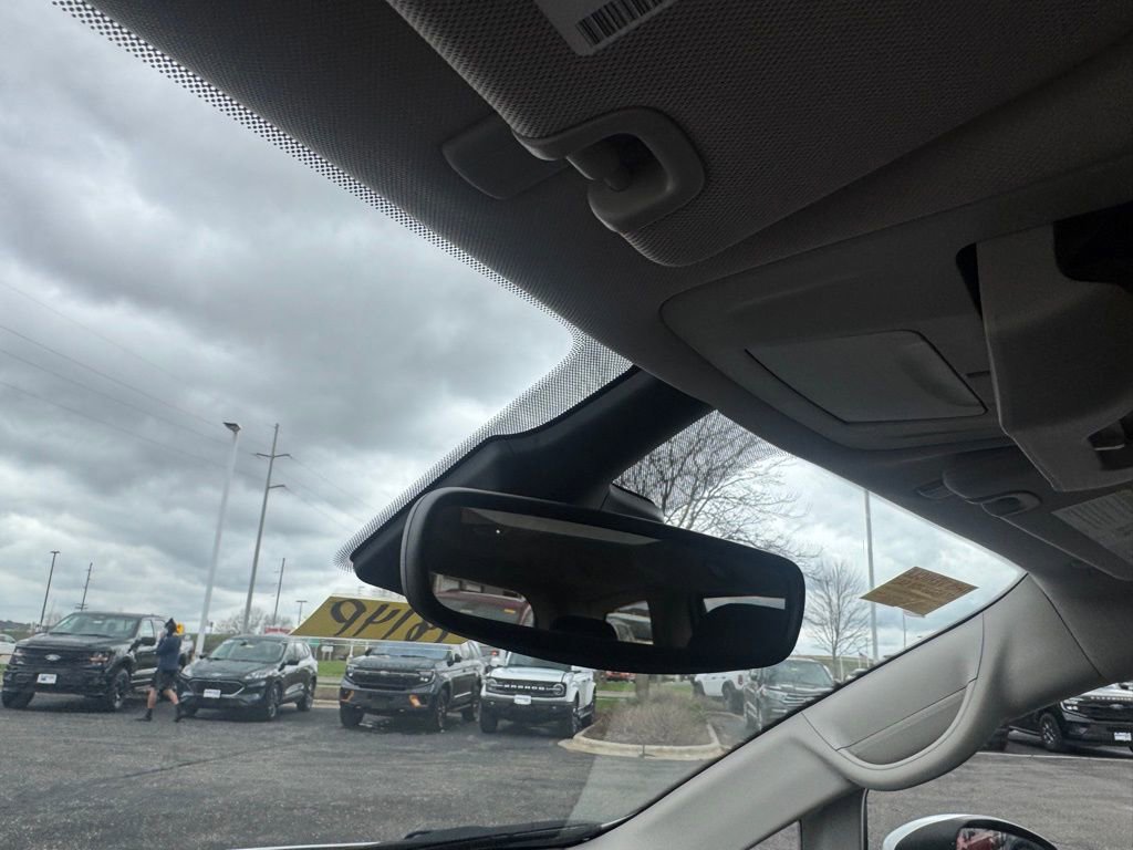 Used 2023 Chrysler Voyager LX FWD image 23