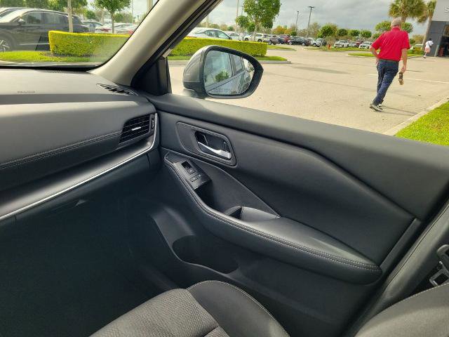 Certified 2026 Nissan Rogue SV image 17