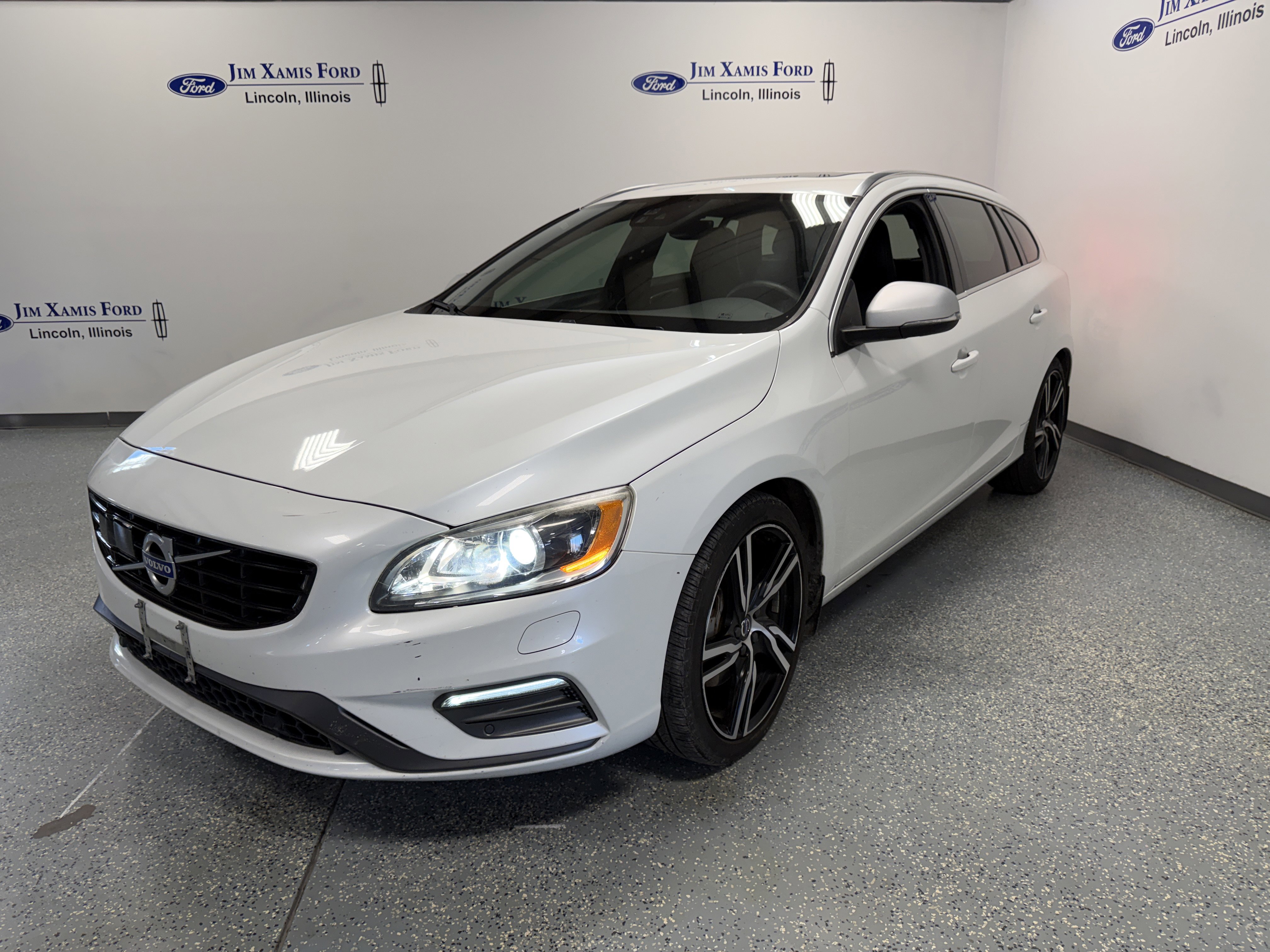 Used 2017 Volvo V60 T6 R-Design Platinum w/ Climate Package image 3