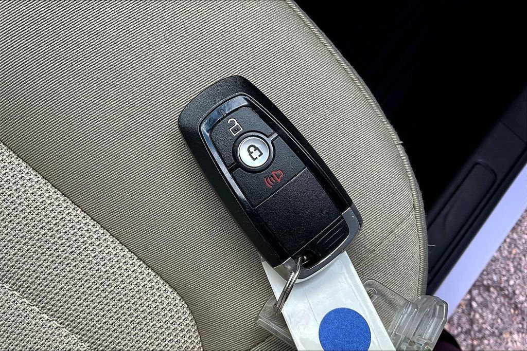 Certified 2020 Ford Edge SE image 10