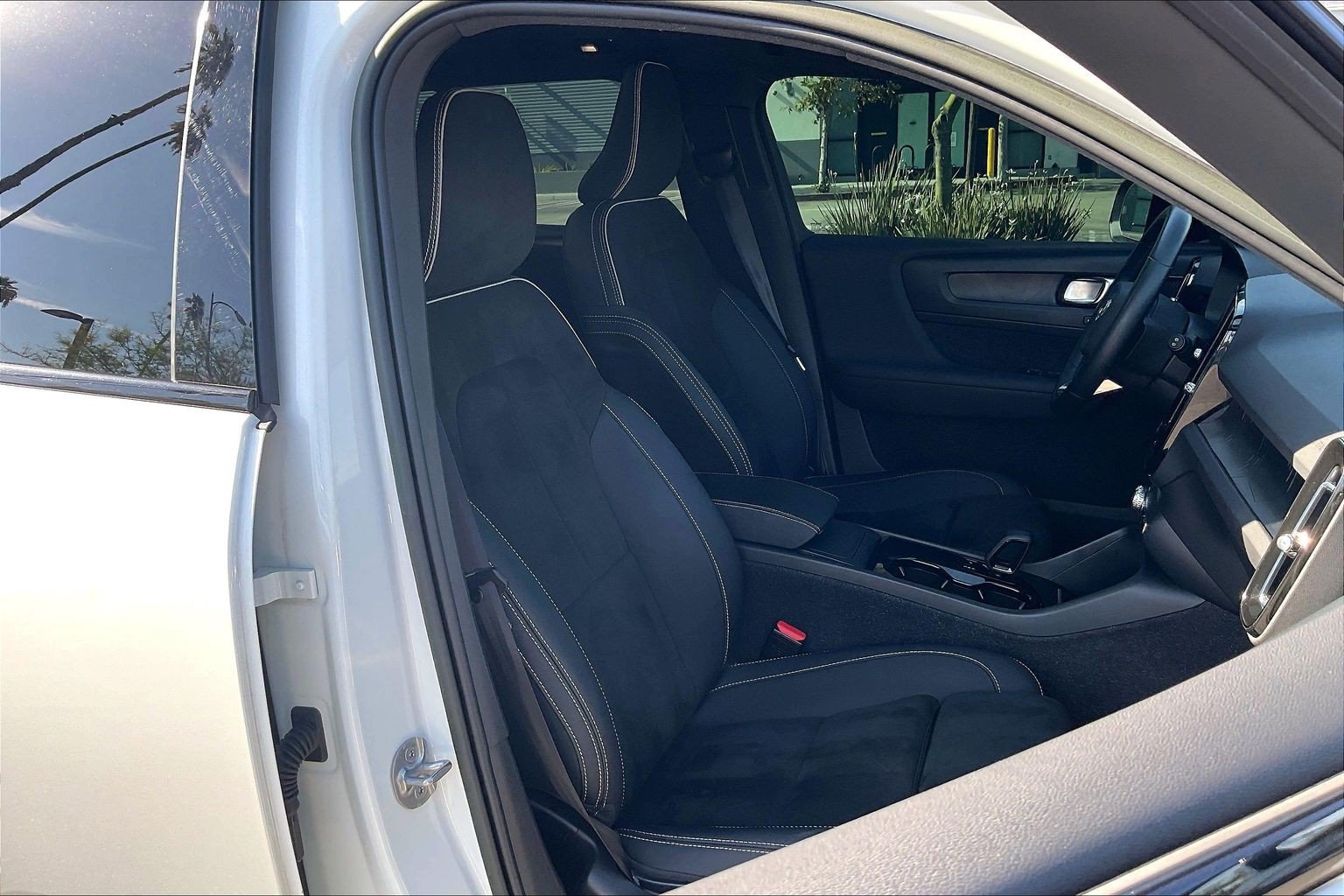 Used 2023 Volvo XC40 Recharge Ultimate AWD/4WD image 7