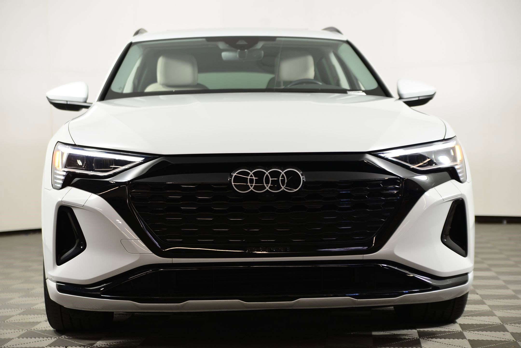 Certified 2024 Audi Q8 e-tron Premium image 5