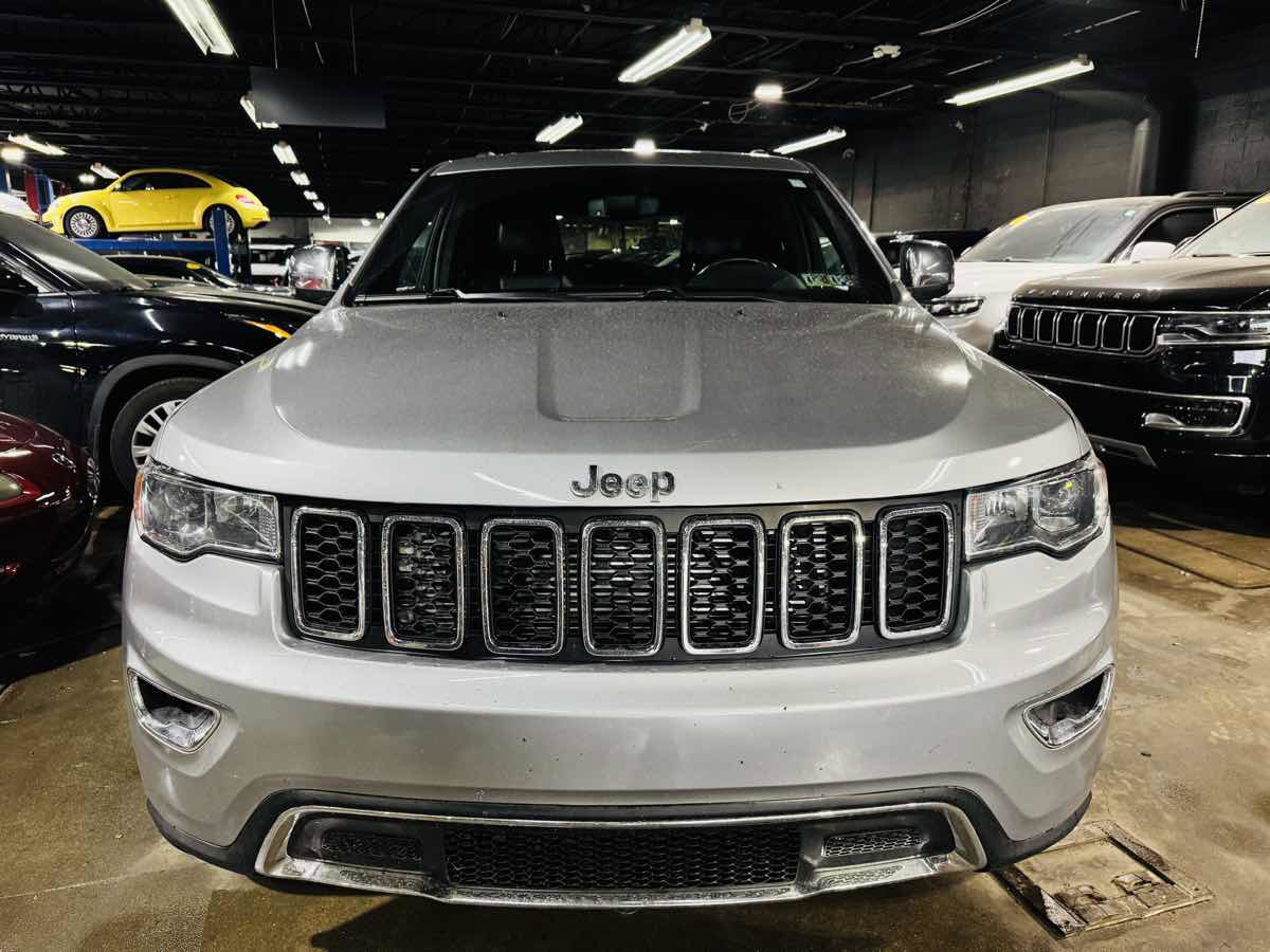Used 2020 Jeep Grand Cherokee Limited AWD/4WD image 9