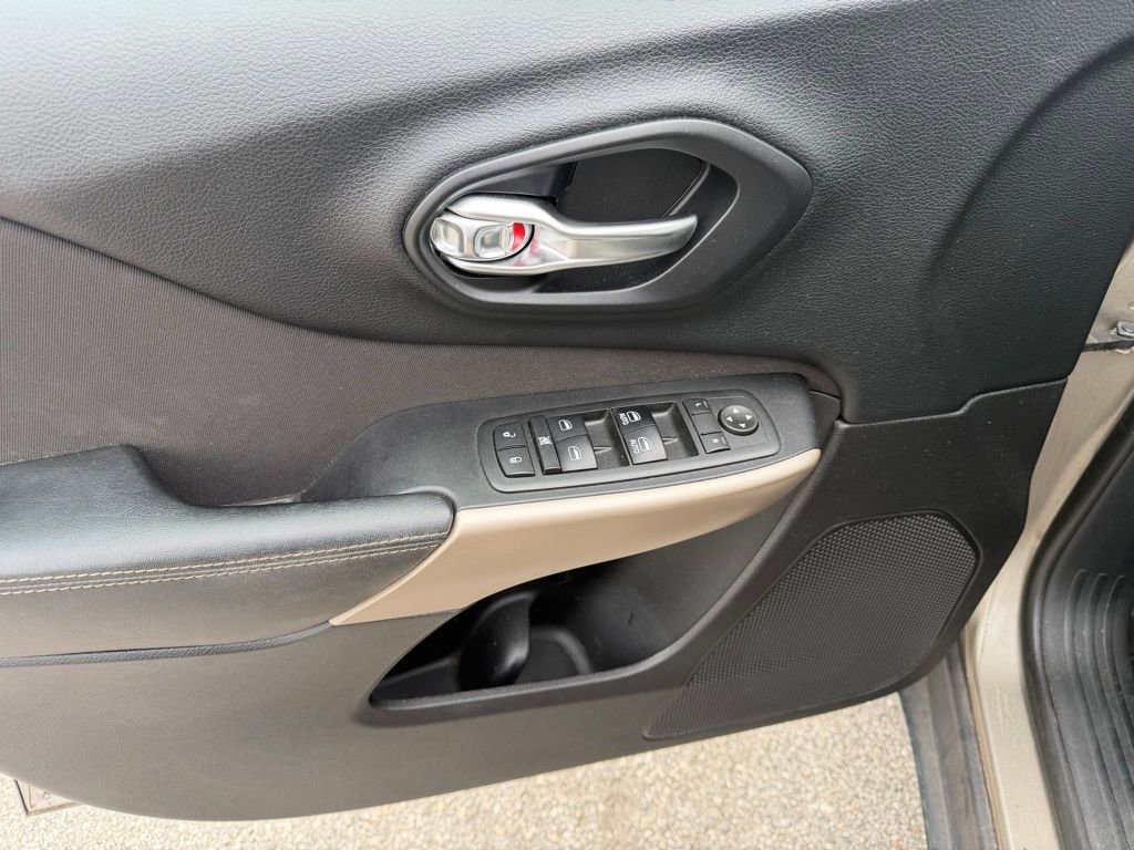 Used 2017 Jeep Cherokee Latitude w/ Trailer Tow Group image 22