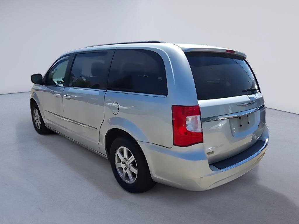 Used 2011 Chrysler Town & Country Touring FWD image 3