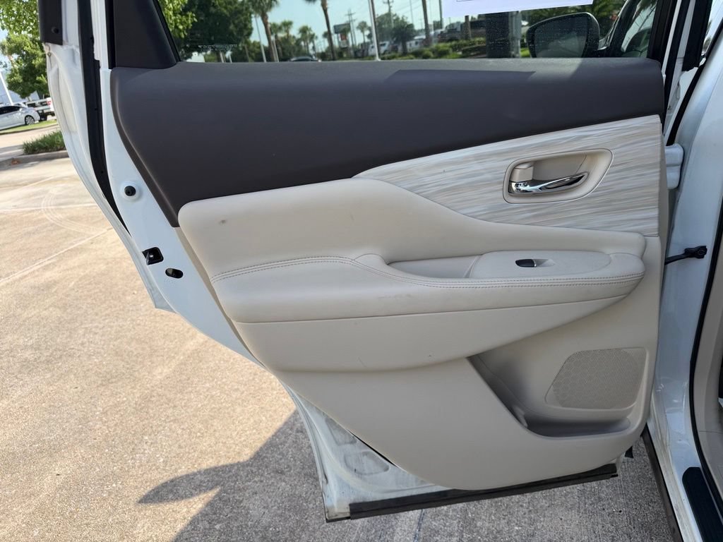 Used 2017 Nissan Murano Platinum w/ Platinum Technology Package FWD image 13