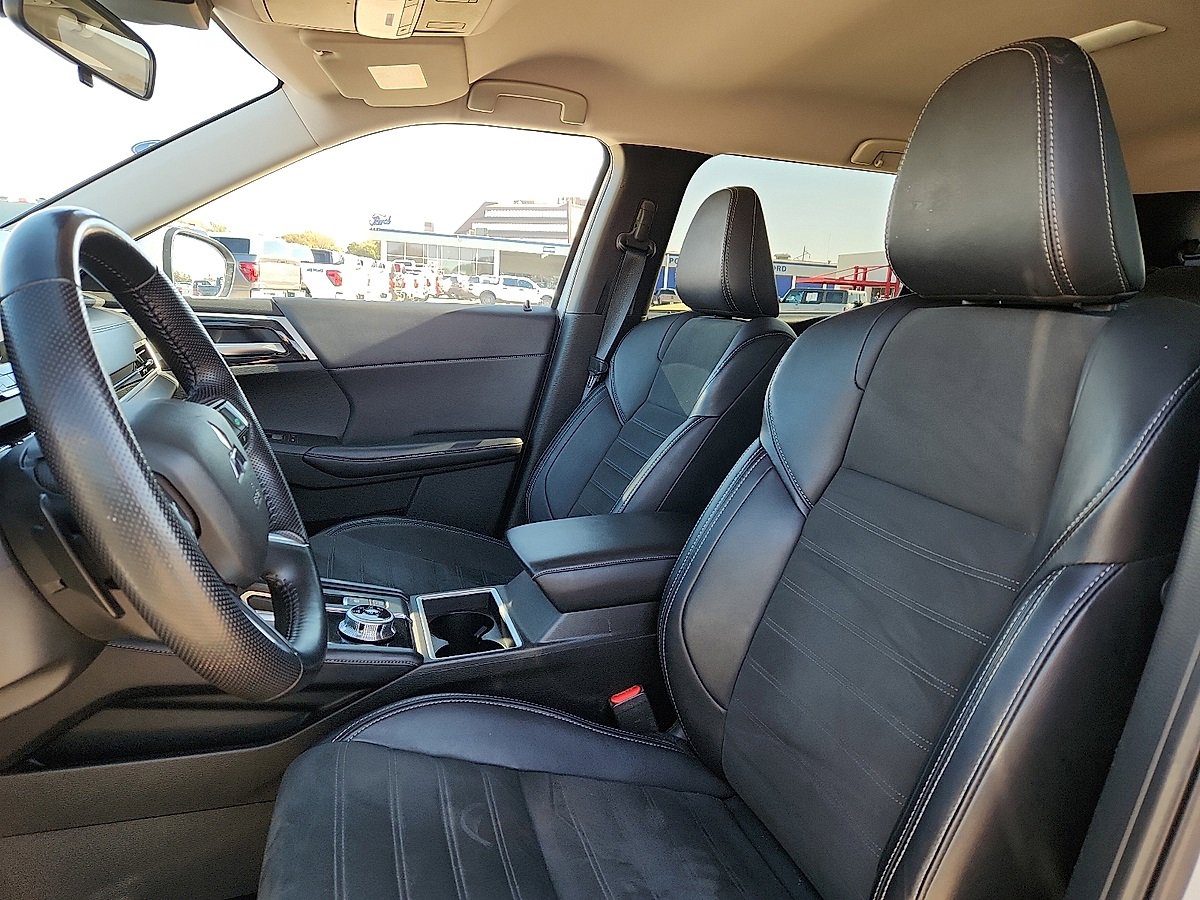 Used 2024 Mitsubishi Outlander FWD image 7