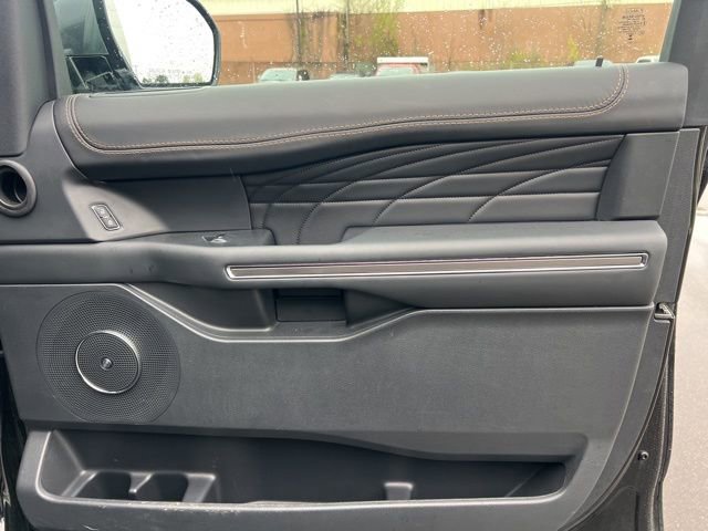 Used 2023 Ford Expedition Platinum AWD/4WD image 10