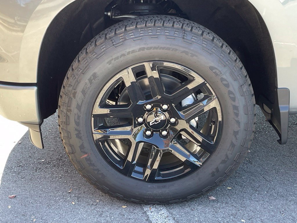 New 2026 Chevrolet Silverado 1500 Custom w/ Turbomax Blackout Package AWD/4WD image 9