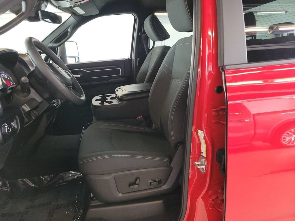 Used 2026 RAM 2500 Big Horn AWD/4WD image 2