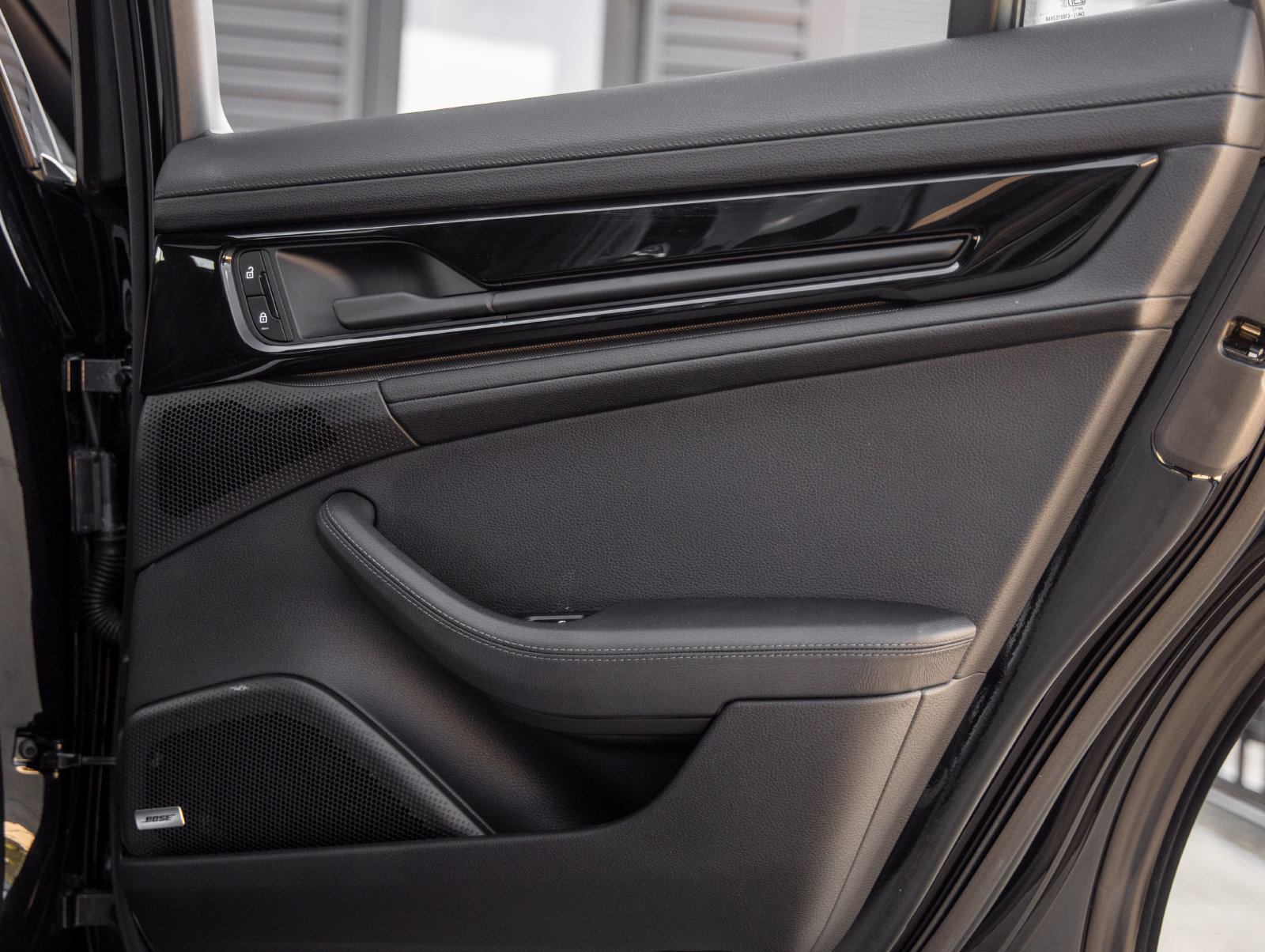 Certified 2025 Porsche Panamera image 36
