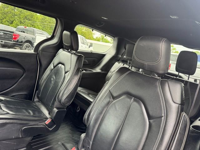 Used 2020 Chrysler Pacifica Touring-L Plus w/ Advanced Safetytec Group FWD image 28