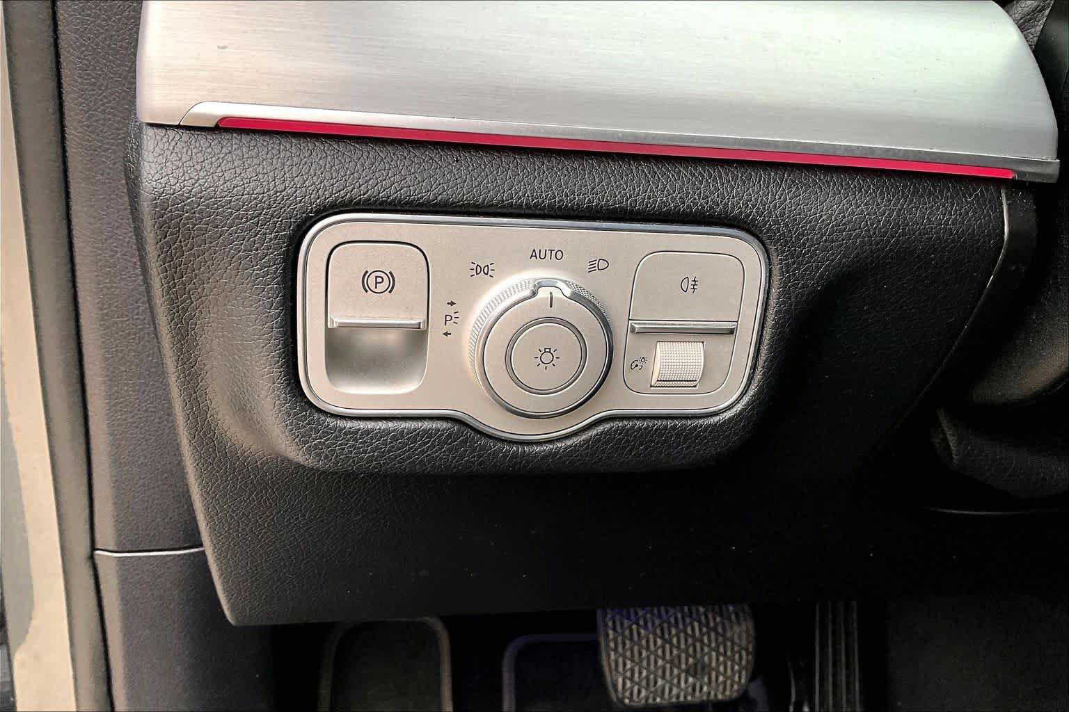 Used 2020 Mercedes-Benz GLE 350 w/ Premium Package image 19
