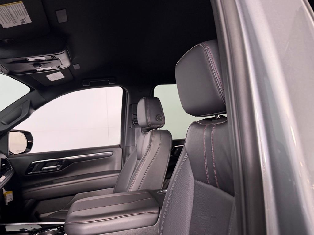 Used 2025 Chevrolet Suburban RST RWD image 22
