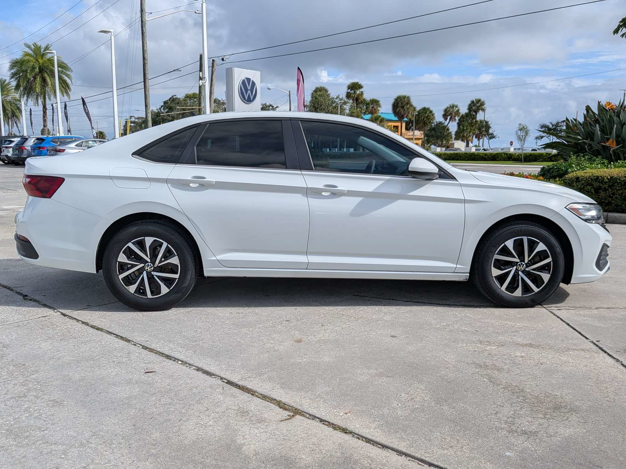 Used 2023 Volkswagen Jetta S FWD image 2
