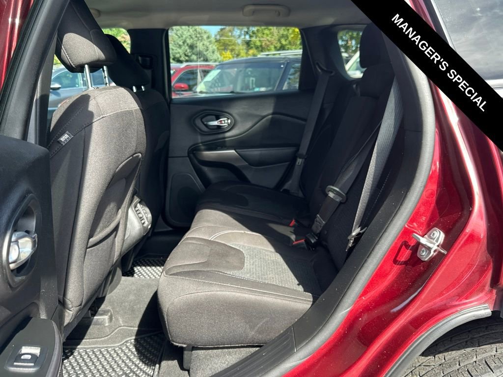 Used 2019 Jeep Cherokee Latitude w/ Popular Appearance Group image 14