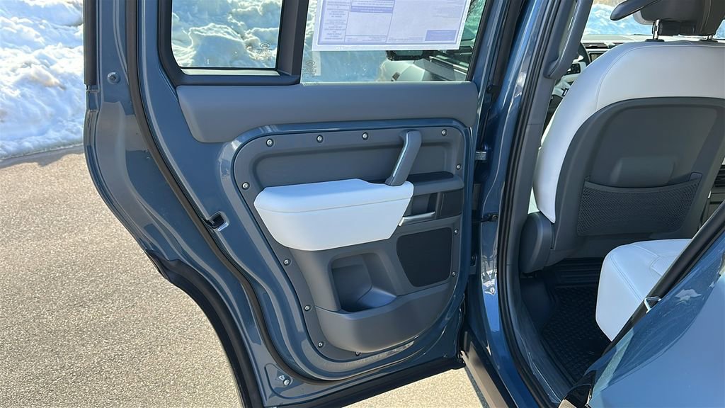 New 2026 Land Rover Defender 110 X-Dynamic SE image 19