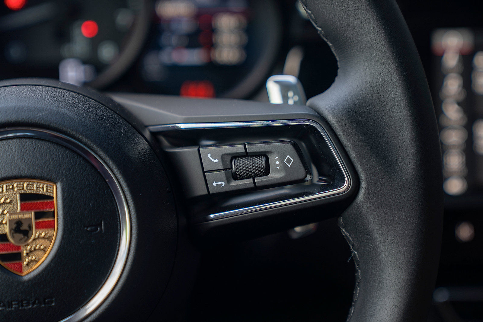 Certified 2026 Porsche Macan AWD/4WD image 8