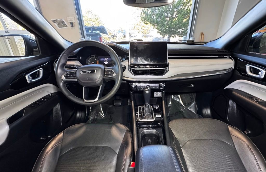 Used 2023 Jeep Compass Limited image 15