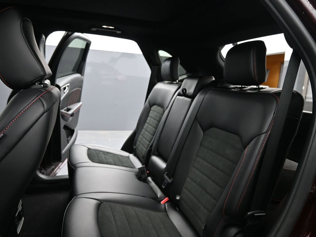 Used 2024 Ford Edge ST-Line image 18